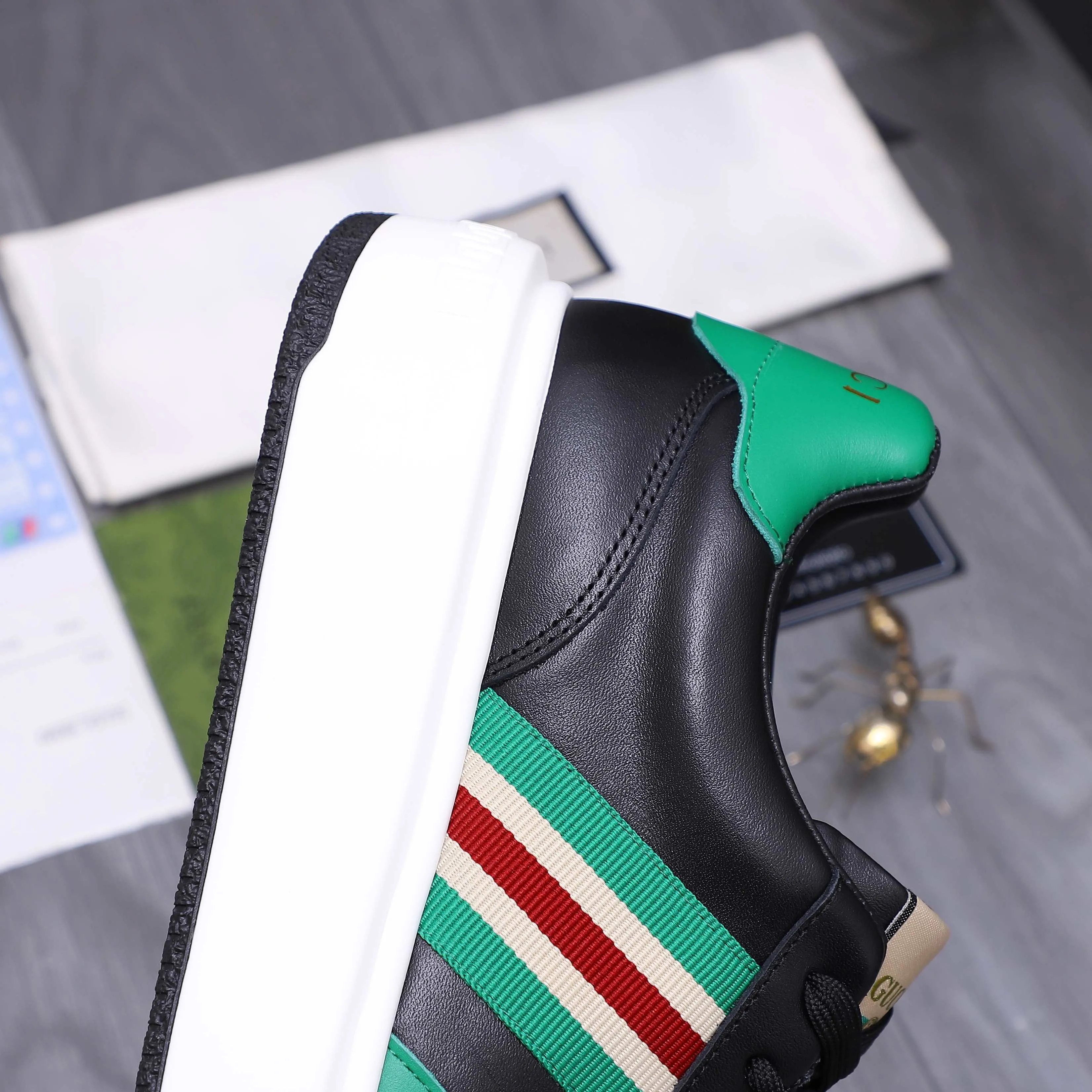 Men's shoes 💰460 Product trademark: GUCCI "Gucci" men's casual sneakers Regular size: 38-44 Product materials: Selected cowhide stitching upper, sheepskin lining, rubber outsole